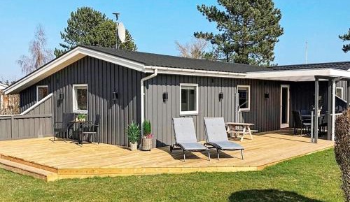 Three-Bedroom Holiday Home 