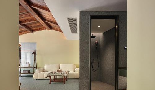 Suite with Mountain View