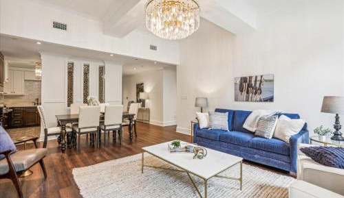 Seven-Bedroom Apartment