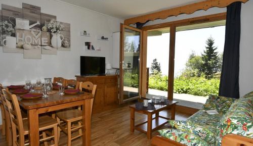 Apartment with Mountain View