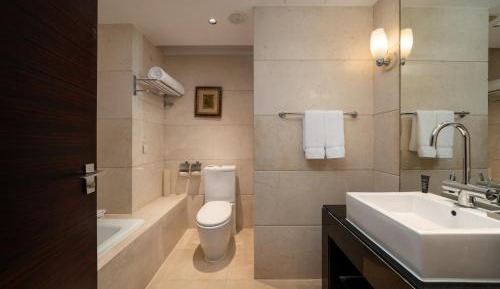 Standard King Room with City View