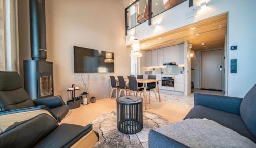 Apartment with Mountain View
