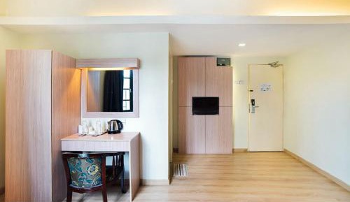 Standard Queen Room