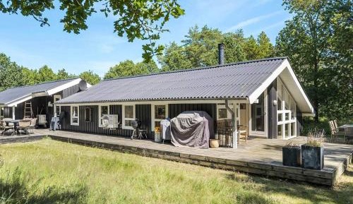Five-Bedroom Holiday Home