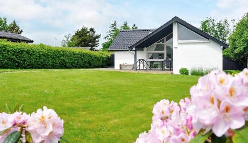 Three-Bedroom Holiday Home 
