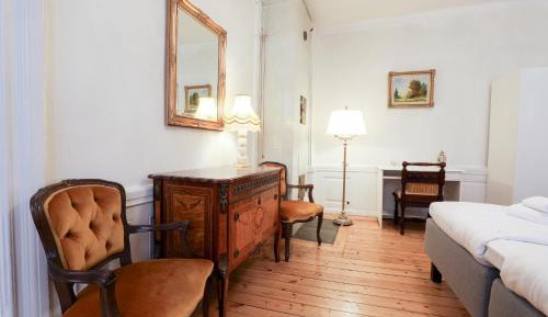 Classic One-Bedroom Apartment with King Bed