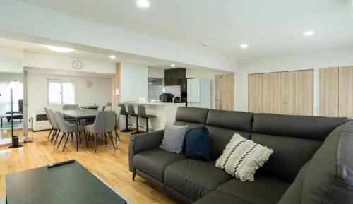 Two-Bedroom Deluxe Apartment with Balcony