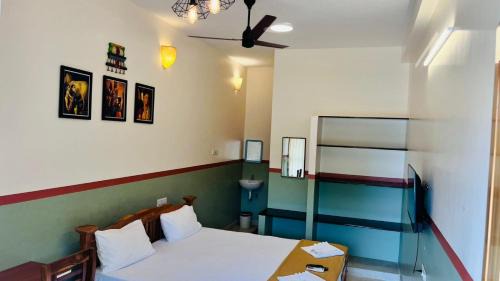 Deluxe Double or Twin Room with Mountain View