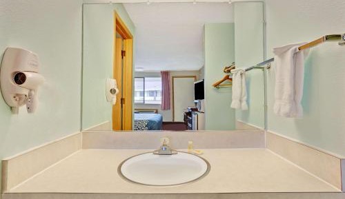 Queen Room - Disability Access/Non-Smoking