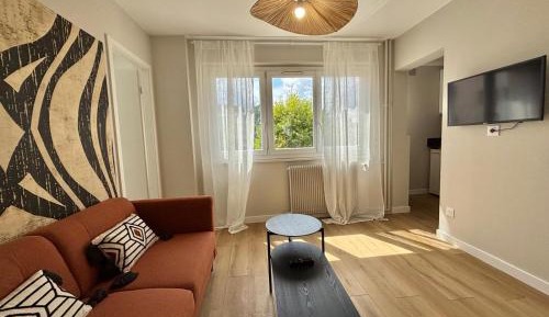 Four-Bedroom Apartment with Balcony 