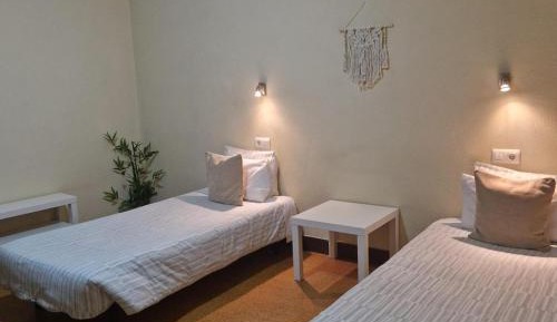 Budget Twin Room with Shared Bathroom