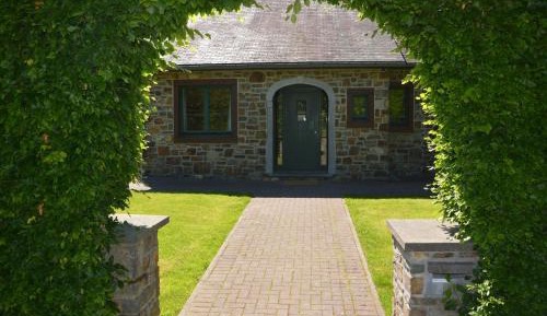 Seven-Bedroom Holiday Home