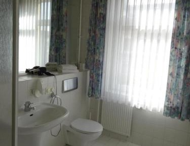 Single Bed in Mixed Dormitory Room