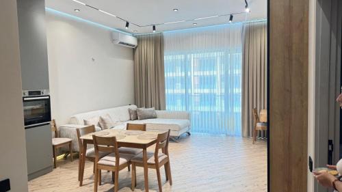 Room #1475018601