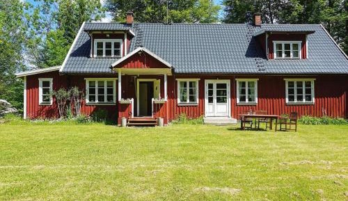 Four-Bedroom Holiday Home