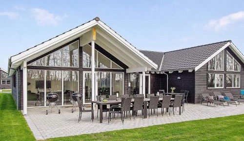 Eight-Bedroom Holiday Home