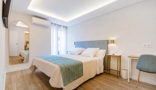 Triple Room with Private Bathroom