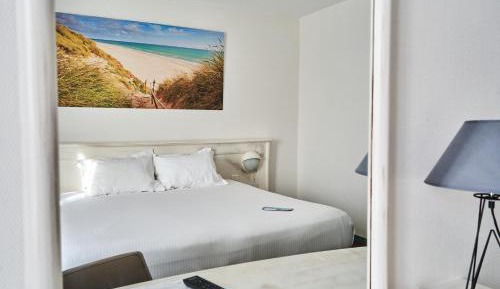 Standard Double Room with Wellness Center access - Parking View