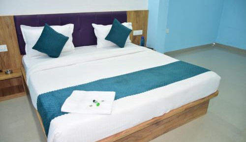 Deluxe Double Room (1 adult + 2 children)