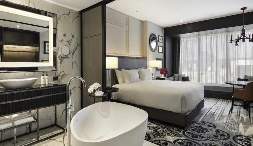 Luxury King Room with City or Hills View