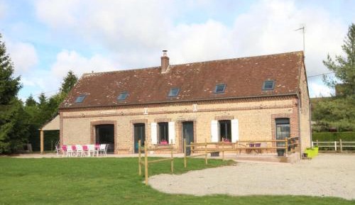 Holiday Home (12 Adults)