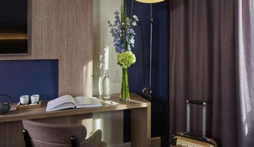 Executive Queen Room with Double Sofa Bed