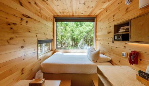 Queen Cabin