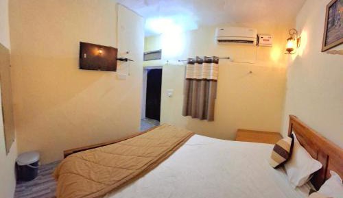 Double Room with Private Bathroom