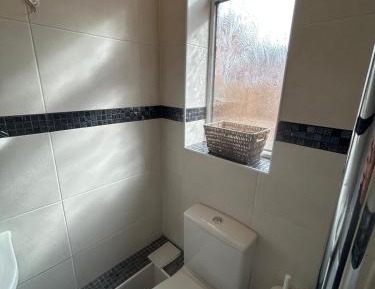 Apartment With Shared Bathroom