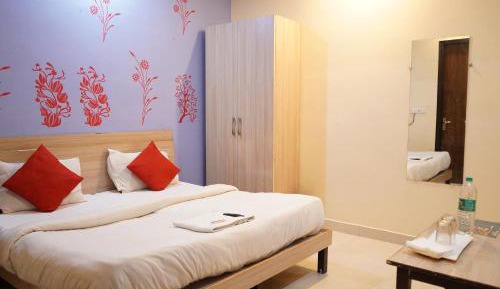 Deluxe Double Room (2 Adults + 1 Child)
