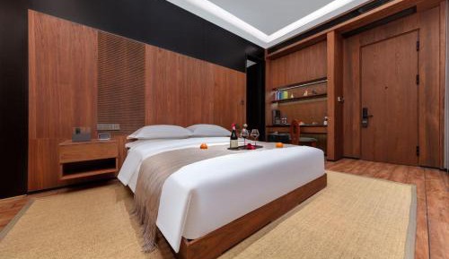 Queen Room with Garden View