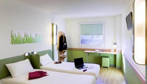 Standard Room with 2 Single Beds