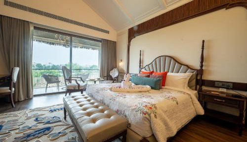 Room #1496153301