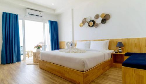 Deluxe Double Room with Balcony and Sea View