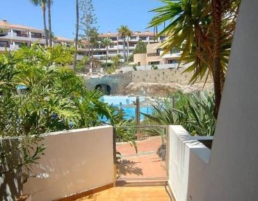 Apartment with Pool View 