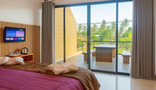 Family Room with Mountain View