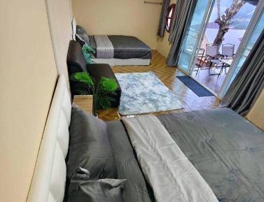 Quadruple Room with Private Bathroom