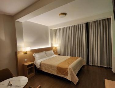 Deluxe Queen Suite