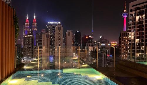 One-Bedroom Apartment with City View