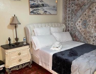 Deluxe Double Room (2 Adults + 1 Child)