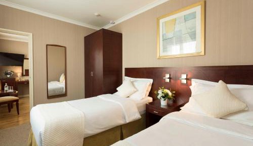 Family Room (2 Adults + 2 Children)