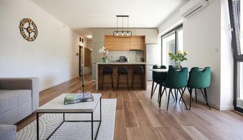 One-Bedroom Apartment with Garden View