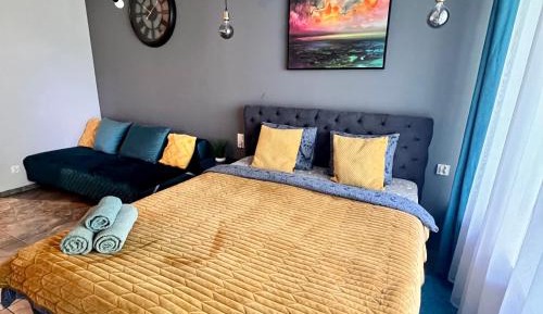 King Studio with Sofa Bed