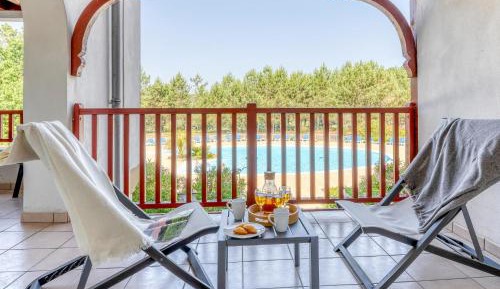 Superior Two-Bedroom Apartment with Sleeping Alcove and Terrace or Balcony (8 People)