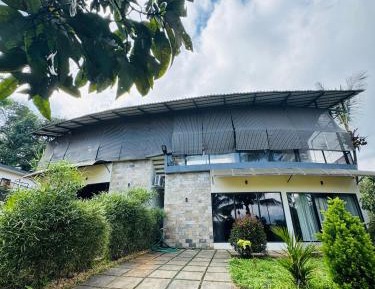 Villa with Garden View