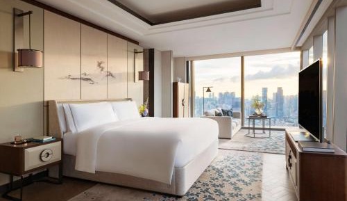Metropolitan King Studio with Bay View