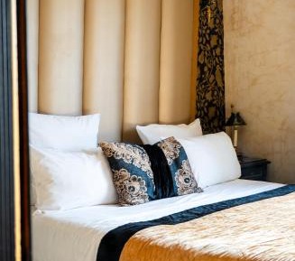 Connecting Double Rooms with view on Invalides