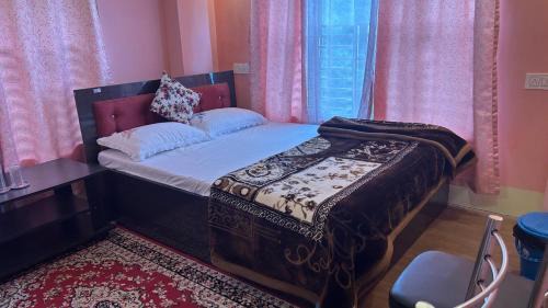 Deluxe Double Room (2 Adults + 1 Child)