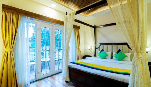 Deluxe Room With Pool View