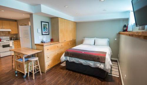 Studio Apartment with Queen Bed